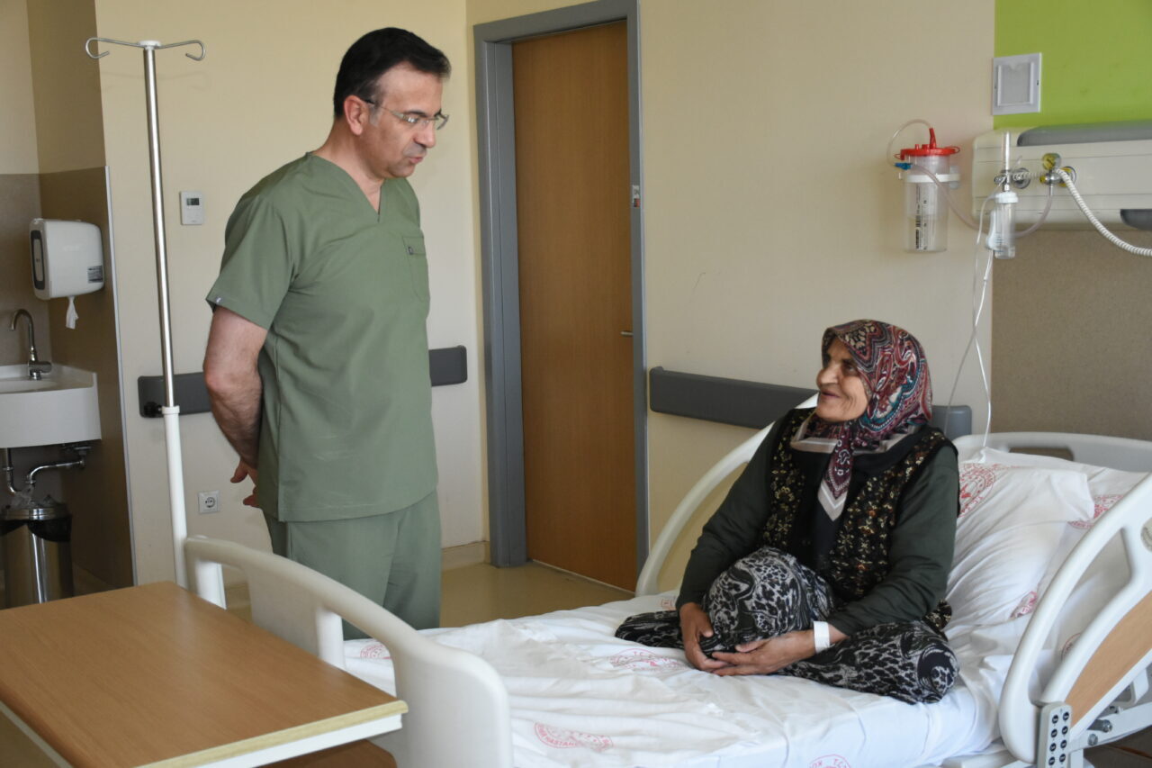 - Konya Şehir Hastanesi Genel Cerrahi Uzmanı Doç. Dr. Alparslan
