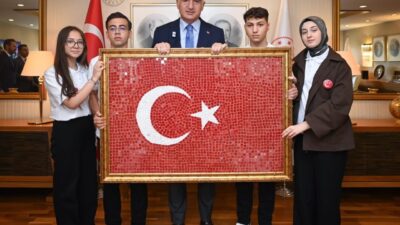 - Çankırı Selahattin İnal Güzel Sanatlar Lisesi öğrencileri, hazırladıkları cam