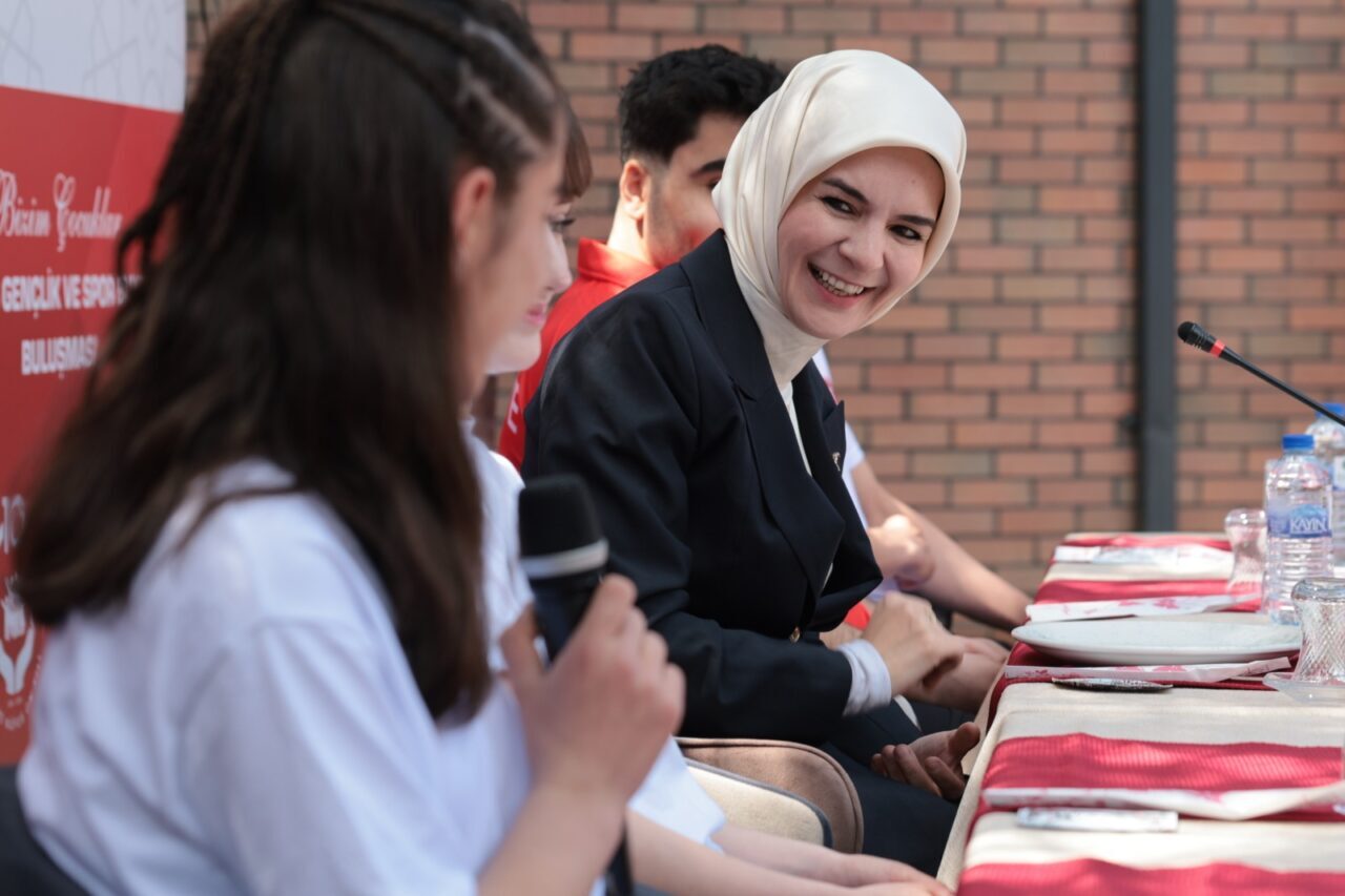 - "Hepiniz bizleri gururlandırıyorsunuz. Benim size tavsiyem, her zaman kendi