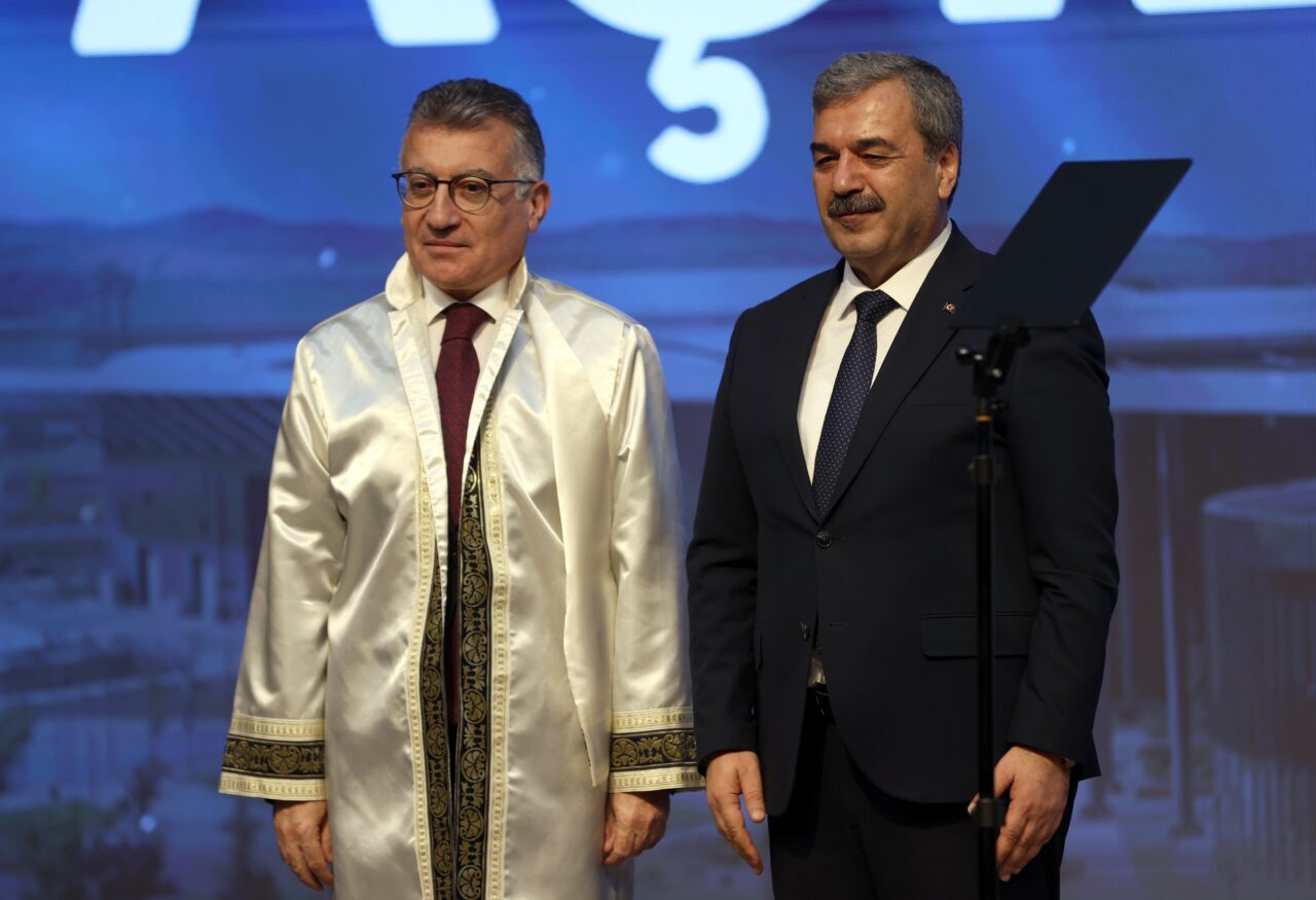- "İletişim teknolojilerindeki dönüşümler, dijital dünyadaki değişimler, üretken yapay zeka