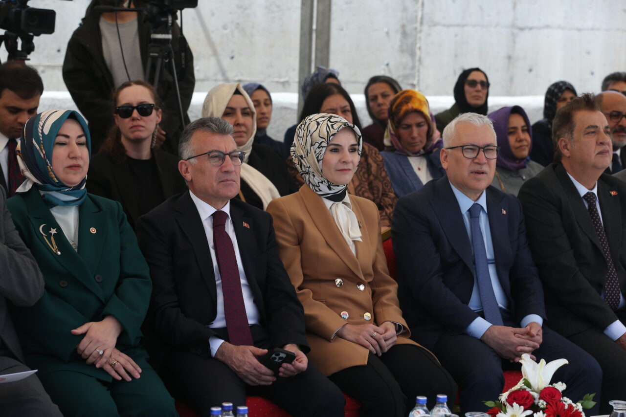 - "Devlet vatandaşının zor gününde yanında olmak, yaşlısına güvenli bir
