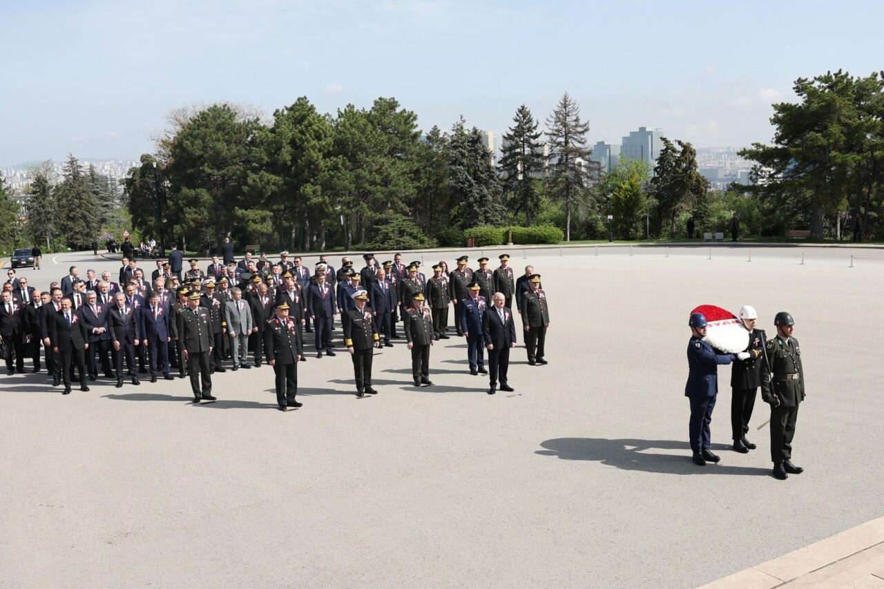 ANKARA (AA) – Milli Savunma Bakanı Yaşar Güler, beraberindeki Türk