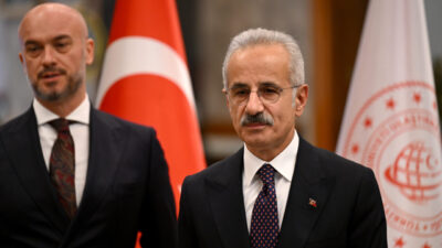 - "(Etimesgut Havalimanı) Mevcut 2 bin 450 metre uzunluğundaki pisti