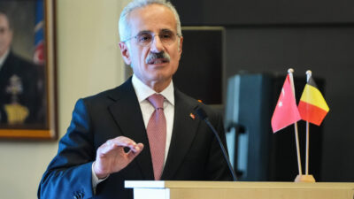 - "Belçika ile karşılıklı yatırım ve işbirliklerini artırmamız gerekir. Geçmişi,