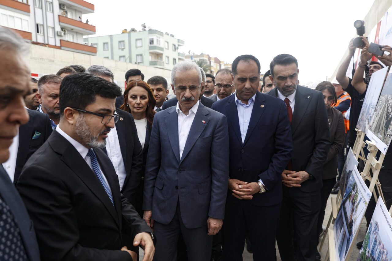 MERSİN (AA) – Ulaştırma ve Altyapı Bakanı Abdulkadir Uraloğlu, Mersin-Adana-Osmaniye-Gaziantep
