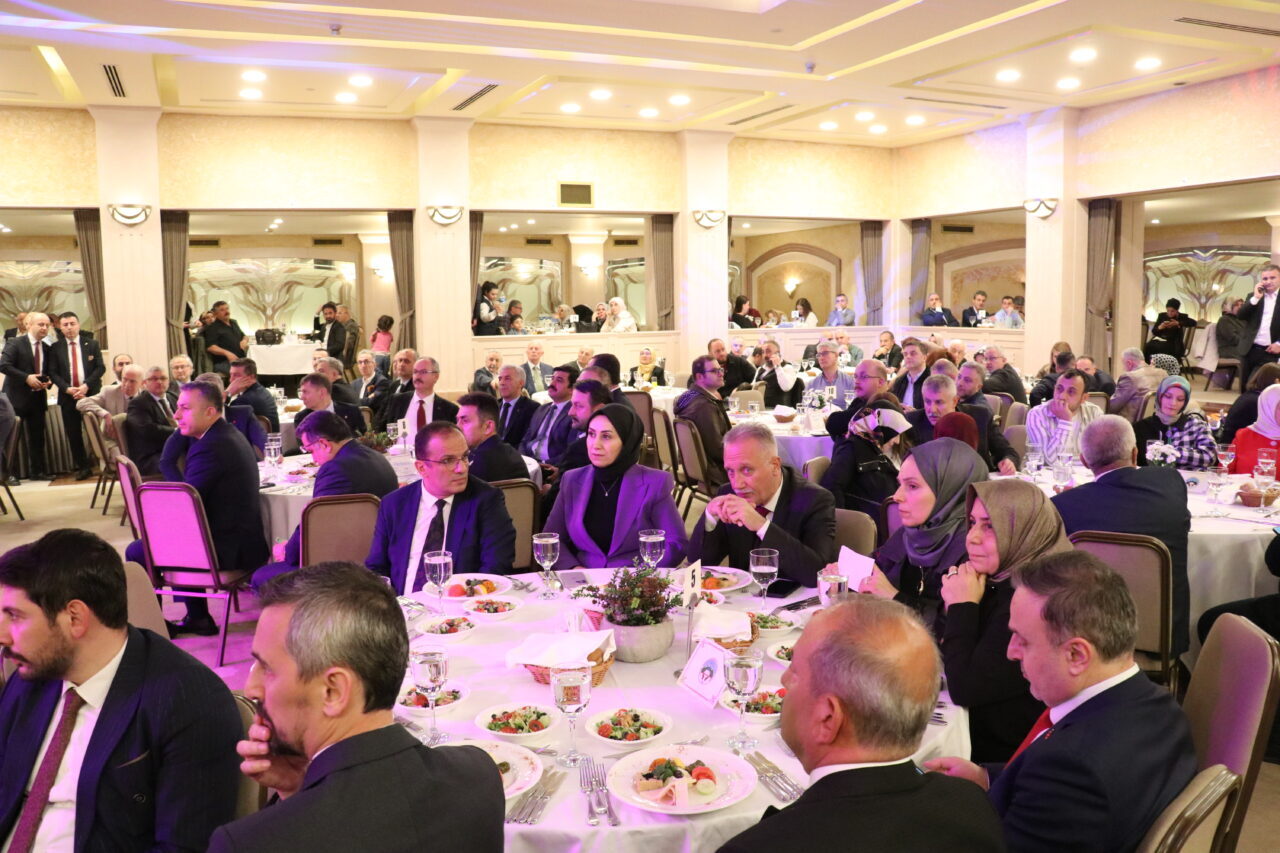 - "Milli ve manevi duygularla gençlerimizi donatmamız lazım. Gençlerimizi objektif