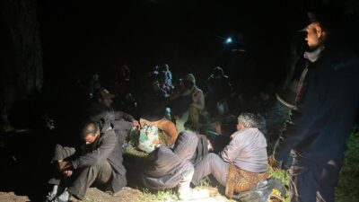 BALIKESİR (AA) – Balıkesir'in Edremit ilçesinde düzenlenen operasyonda 2'si çocuk