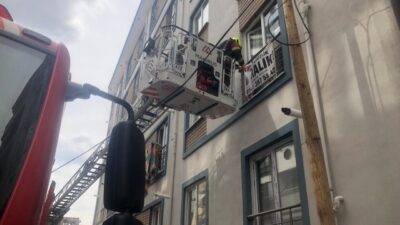 BALIKESİR (AA) – Balıkesir'in Altıeylül ilçesinde apartmanda bulunan motosiklette çıkan