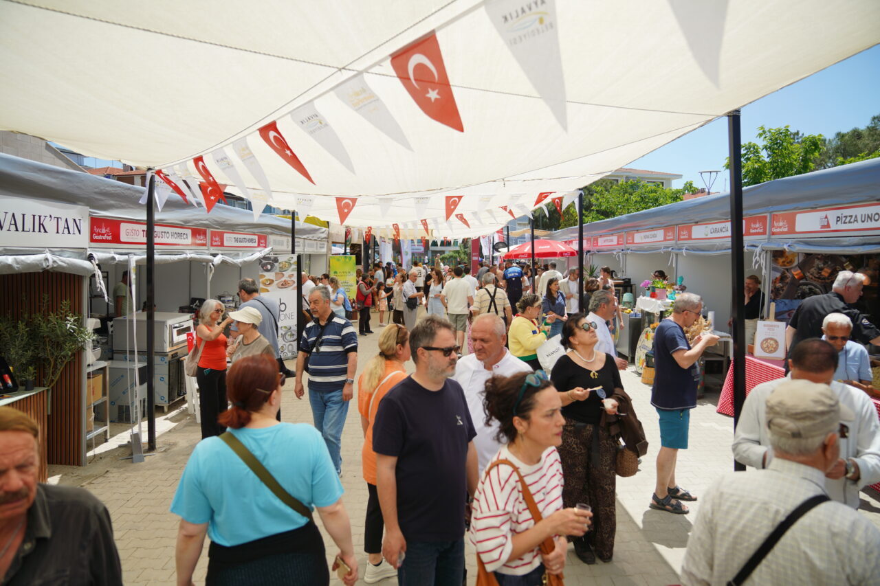 BALIKESİR (AA) – Balıkesir'in Ayvalık ilçesinde bu yıl ikincisi düzenlenen