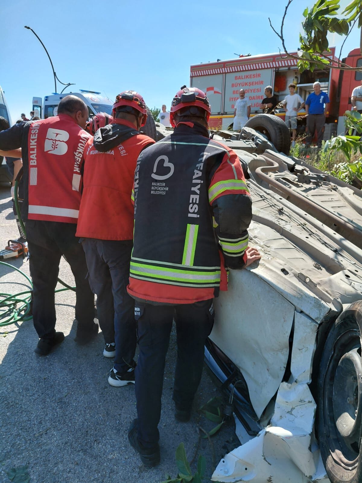 BALIKESİR (AA) – Balıkesir'in Edremit ilçesinde otomobilin devrilmesi sonucu 1