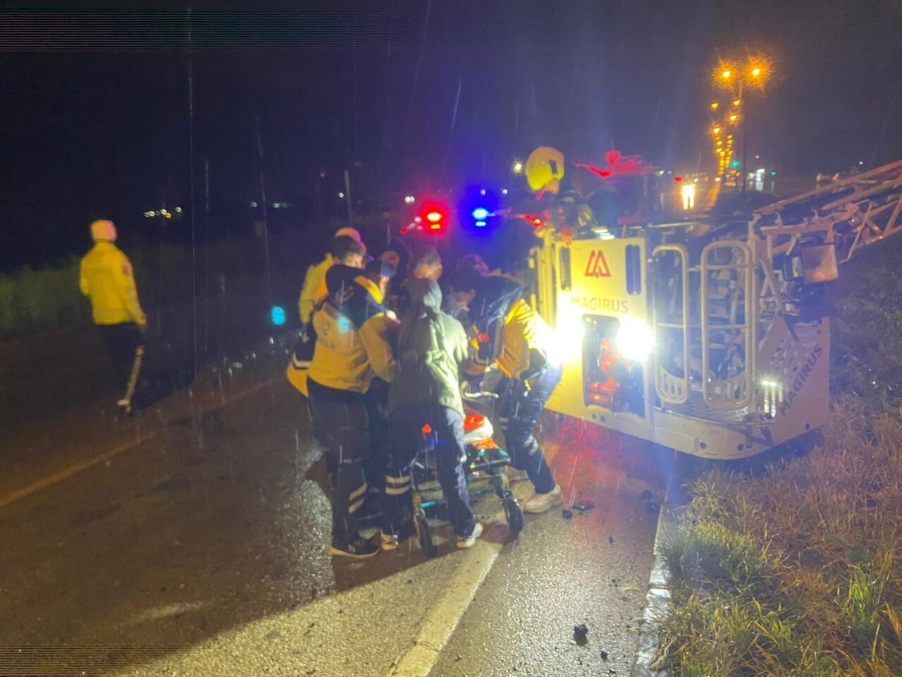 BALIKESİR (AA) – Balıkesir'in Bandırma ilçesinde devrilen yolcu otobüsündeki 3