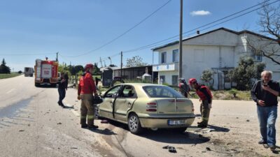 BALIKESİR (AA) – Balıkesir'in Susurluk ilçesinde, iki otomobilin çarpışması sonucu