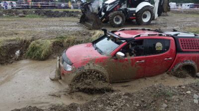 BALIKESİR (AA) – Balıkesir'in Havran ilçesinde düzenlenen off-road şenliği, adrenalin