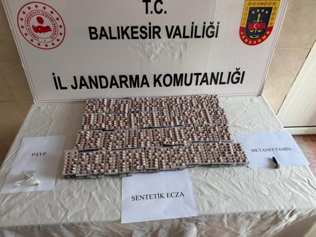 BALIKESİR (AA) – Balıkesir'in Savaştepe ilçesinde düzenlenen uyuşturucu operasyonunda gözaltına