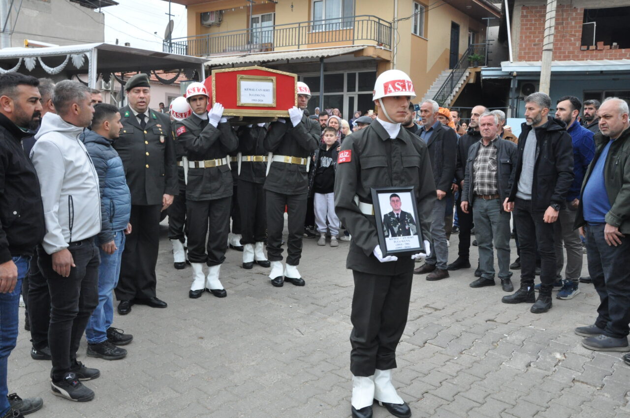 MANİSA (AA) – Balıkesir'in Bandırma ilçesinde devrilen yolcu otobüsünde yaşamını