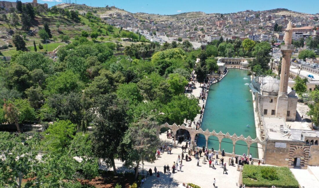 ŞANLIURFA (AA) – Türkiye'nin önemli turizm merkezlerinden Şanlıurfa'da hafta sonu