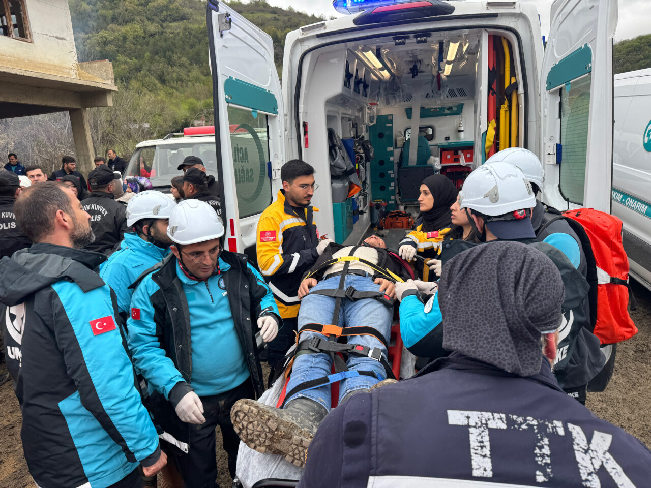 BARTIN (AA) – Bartın Kozcağız Barajı mevkisinde 184 personelin katılımıyla