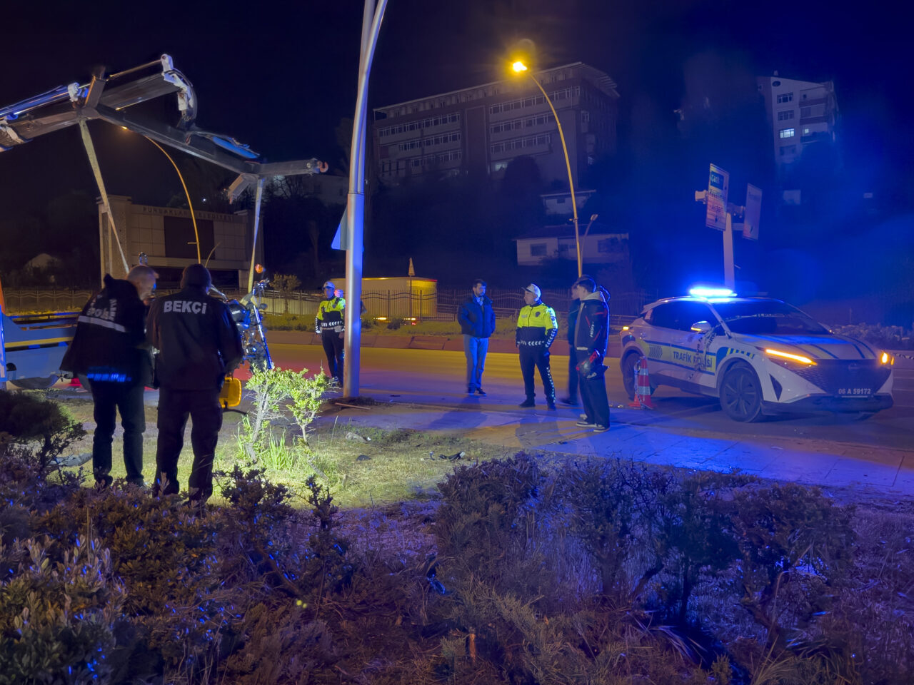 ANKARA (AA) – Ankara'nın Pursaklar ilçesinde aydınlatma direğine çarpan motosikletin