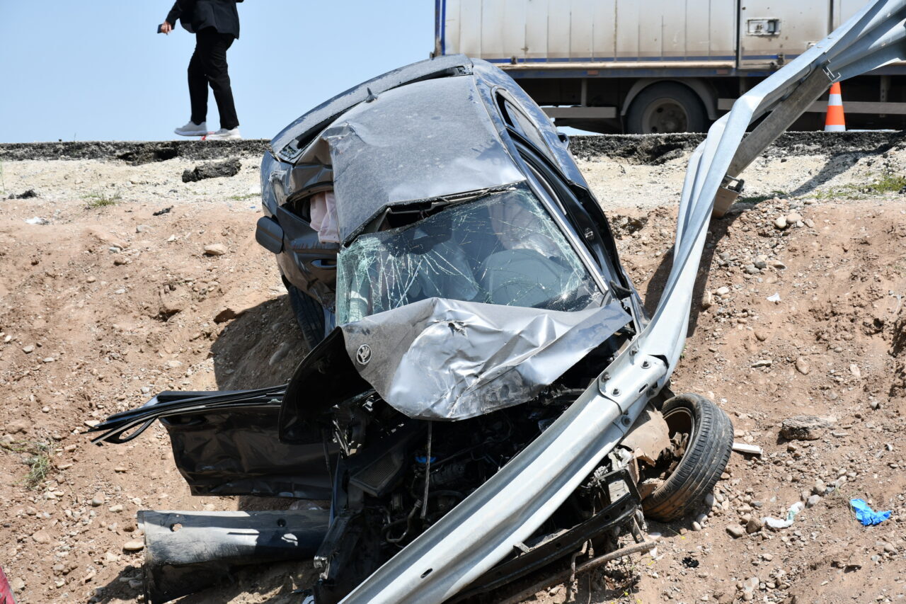 BATMAN (AA) – Batman'da kamyon ile otomobilin çarpışması sonucu 1
