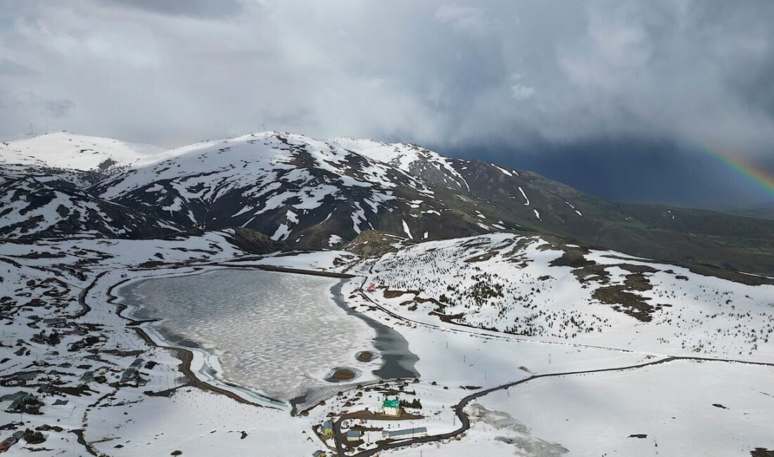 BAYBURT (AA) – Bayburt'ta 2 bin 340 rakımlı Aydıntepe Yaylası'ndaki