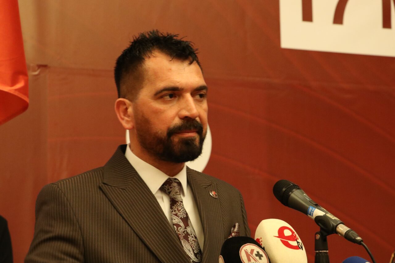 - "Türkiye'ye doğrudan diş geçiremeyen efendiler bugün maşa kullanmaktadırlar. Ama