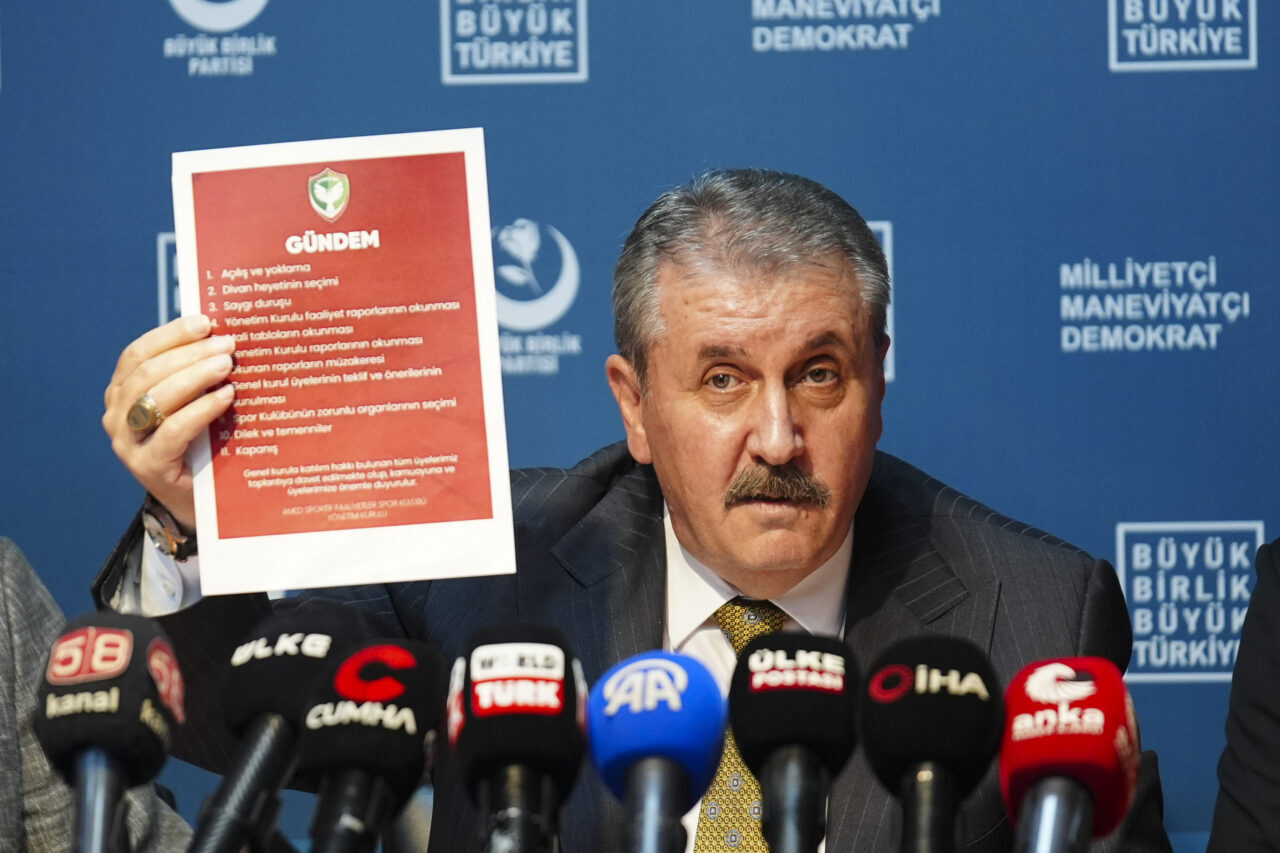 - "Türkiye'deki genç nüfusun ve çocuk sayısının giderek aşağı düştüğünü