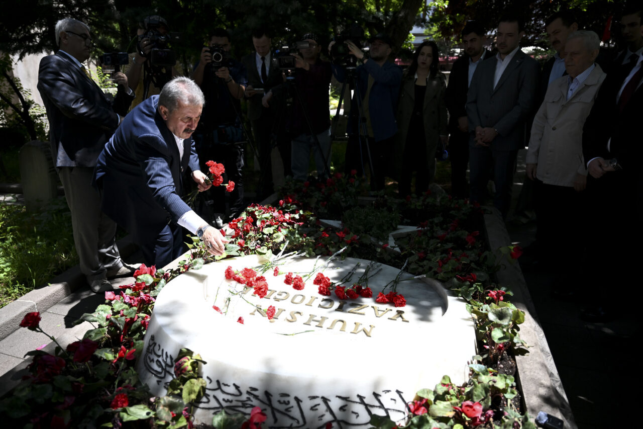 - "Siyasi partiler demokrasinin vazgeçilmez unsurlarıdır. Siyasi partilerin bu tür