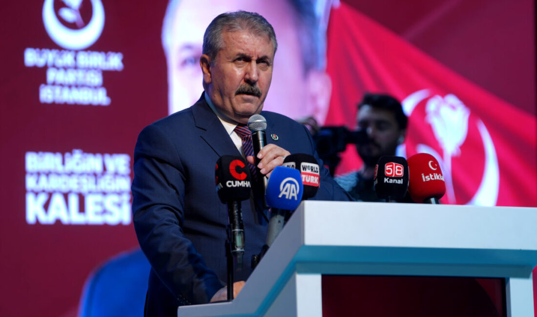 - "Öncelikli olarak aile kurumumuza sahip çıkmalıyız. Aile olmazsa toplum