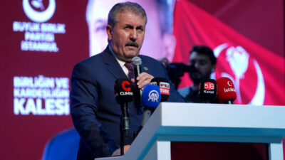 - "Öncelikli olarak aile kurumumuza sahip çıkmalıyız. Aile olmazsa toplum