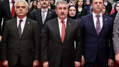 - "Eline Türk bayrağı almayan kim olursa olsun bu milletin