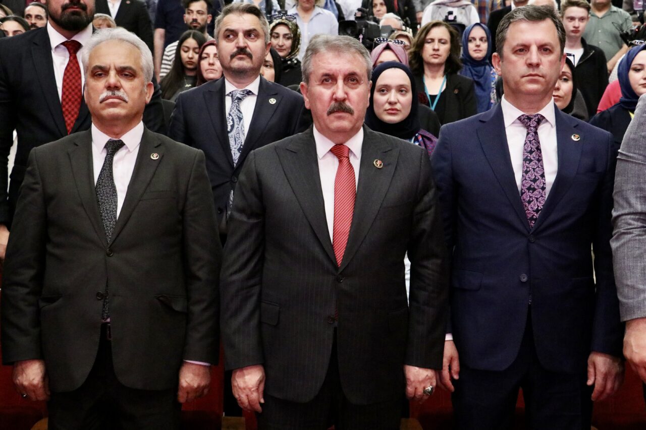 - "Eline Türk bayrağı almayan kim olursa olsun bu milletin