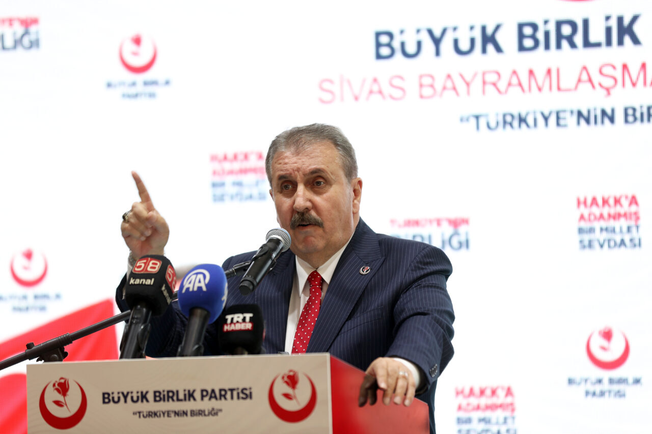 - "BBP'nin 33 yıllık geçmişinde yolsuzluklar, hırsızlıklar, gayriahlakilik yok. Vatanseverlik,