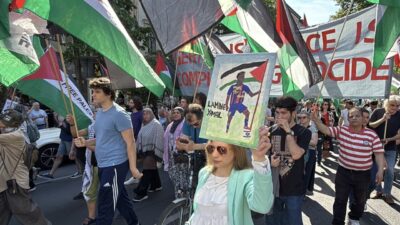 BERLİN (AA) – Almanya'nın başkenti Berlin'de Filistin'e destek gösterisi yapıldı.