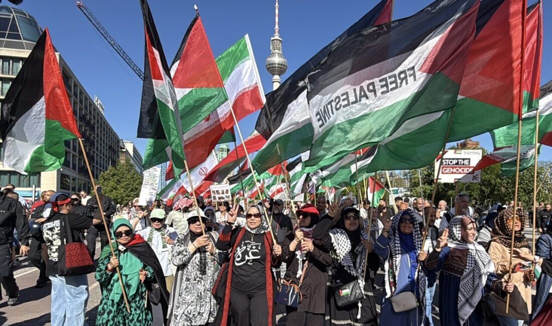 BERLİN (AA) – Almanya’nın başkenti Berlin'de Filistin’e destek gösterisi yapıldı.