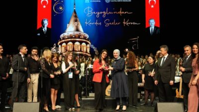 İSTANBUL (AA) – Beyoğlu Kaymakamlığınca düzenlenen "Beyoğlu'ndan Kardeş Sesler Korosu