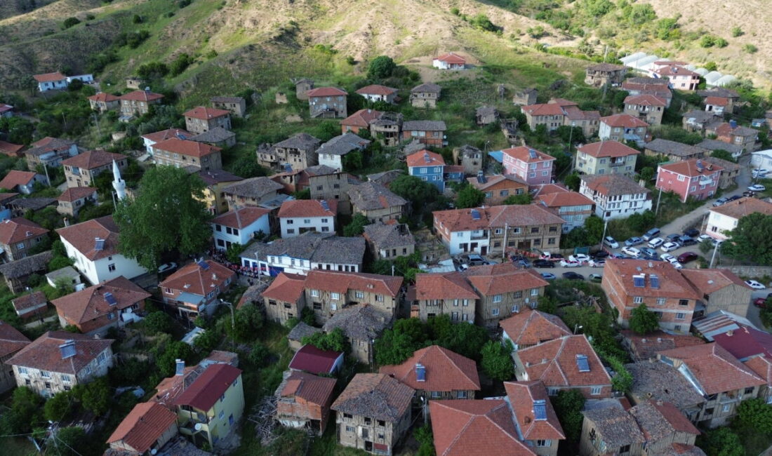 - İnhisar ilçesinde asırlardır süren arife günü geleneği kapsamında köy