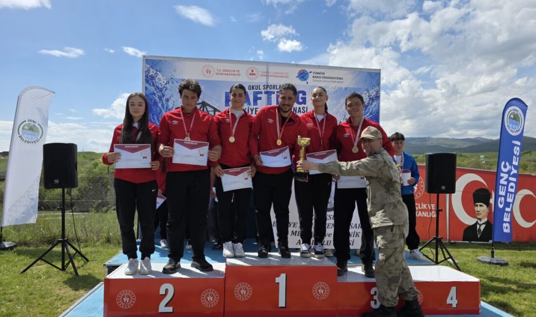BİNGÖL (AA) – Bingöl'ün Genç ilçesinde gerçekleştirilen Okul Sporları Rafting