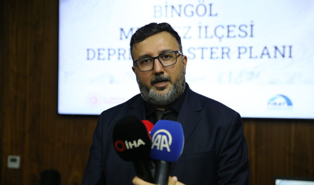 - Vali Cahit Çelik:
- "Deprem Master Planı'nda belirtilen 12 başlık