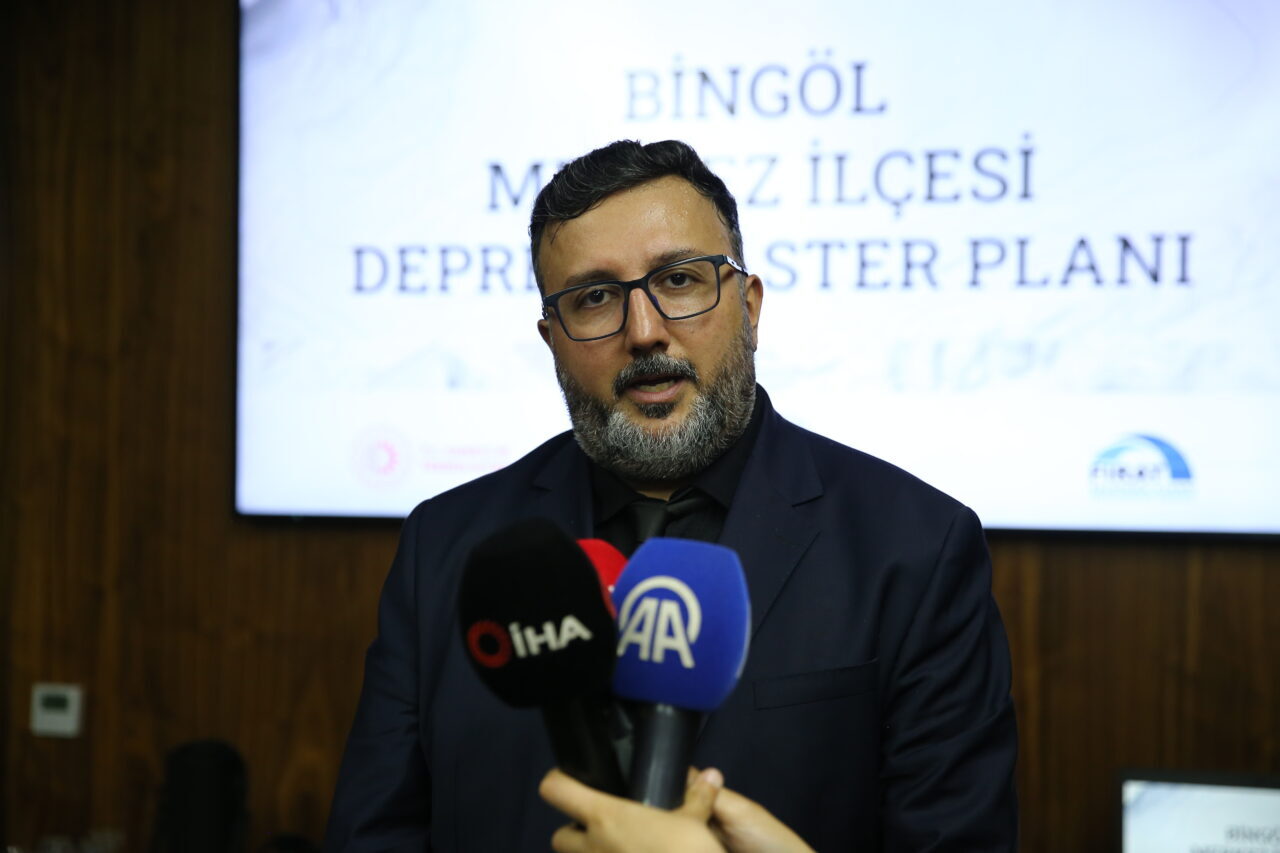 - Vali Cahit Çelik:
- "Deprem Master Planı'nda belirtilen 12 başlık