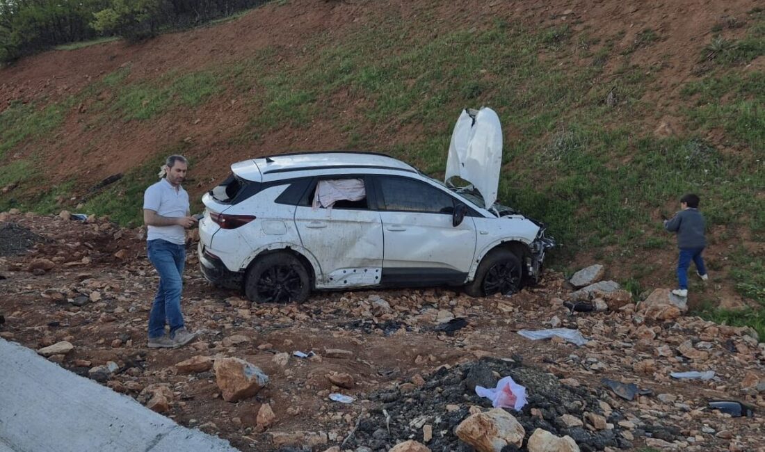BİNGÖL (AA) – Bingöl'ün Solhan ilçesinde otomobilin yamaca çarpması sonucu