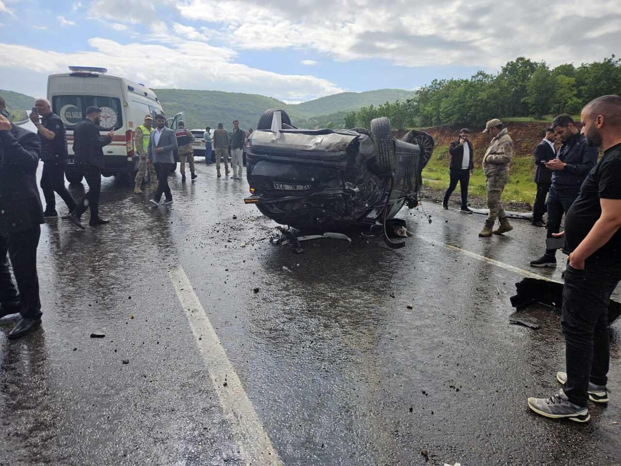 BİNGÖL (AA) – Bingöl'de kontrolden çıkarak takla atan otomobildeki 5