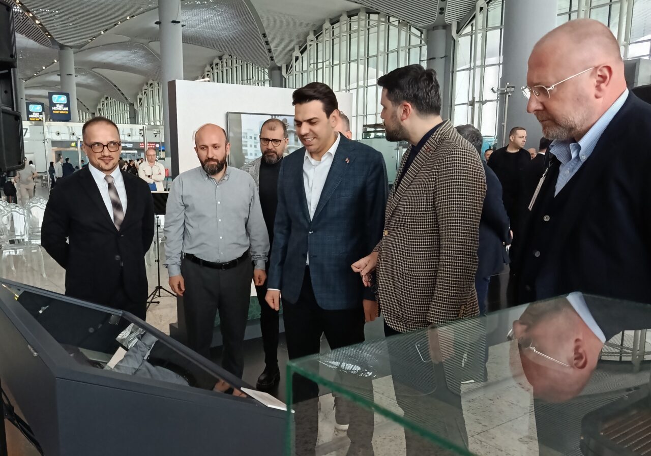 - Sergi, belge, fotoğraf ve hatıra objeleri aracılığıyla Türkiye'nin hac