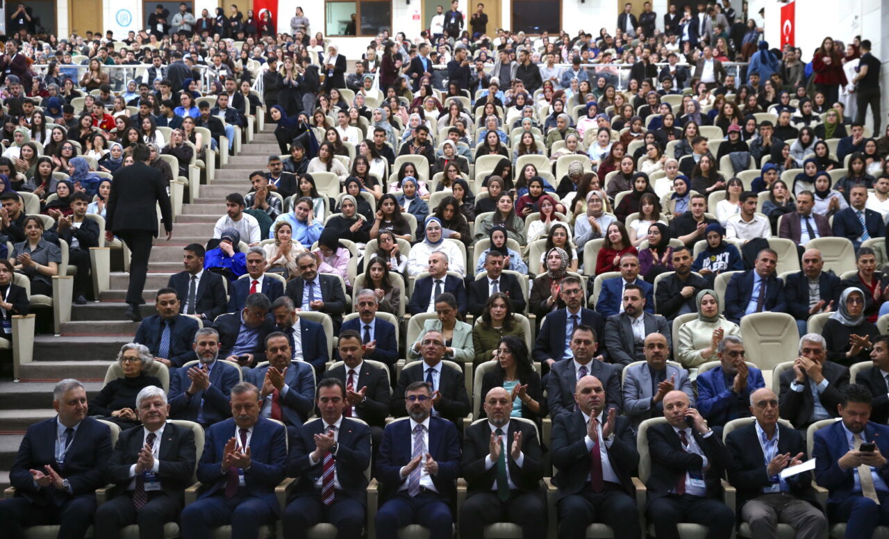 BİTLİS (AA) – Bitlis Eren Üniversitesi (BEÜ) ve İl Sağlık