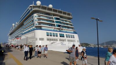 MUĞLA (AA) – Muğla'nın Bodrum ilçesini, "Allura" adlı kruvaziyerle gelen