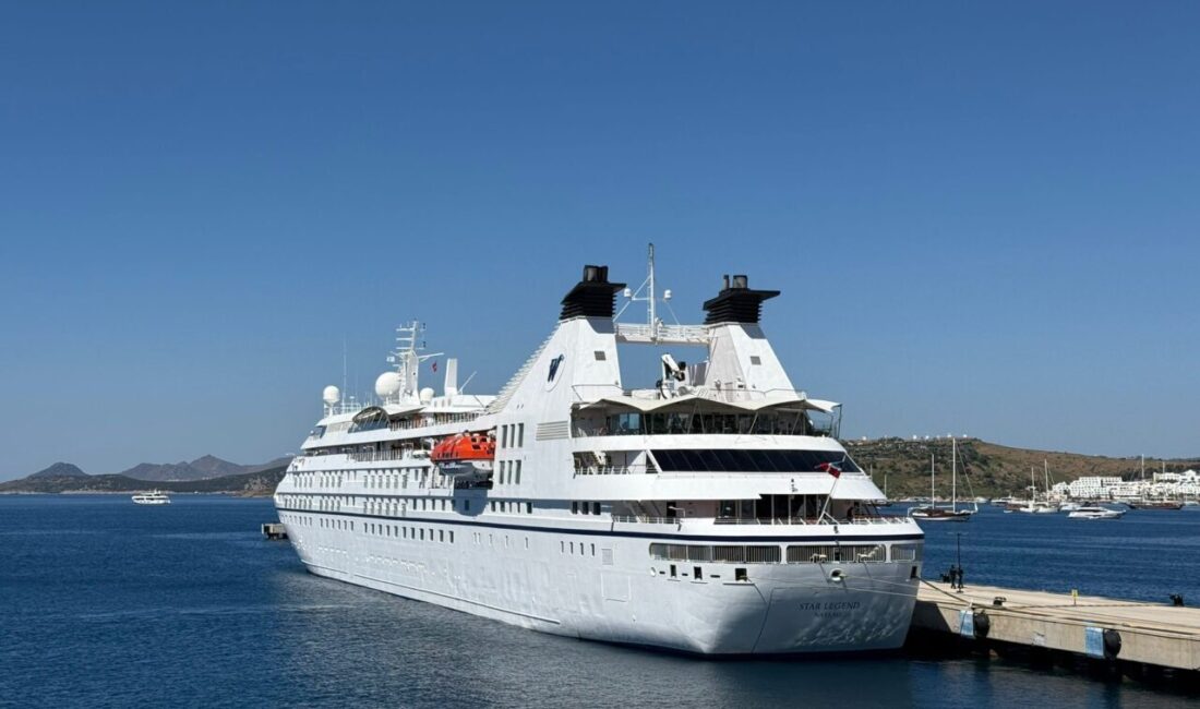 MUĞLA (AA) – Bahamalar bayraklı "Star Legend" adlı kruvaziyer, Muğla'nın
