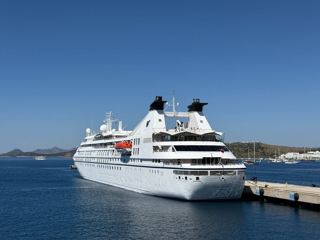 MUĞLA (AA) – Bahamalar bayraklı "Star Legend" adlı kruvaziyer, Muğla'nın