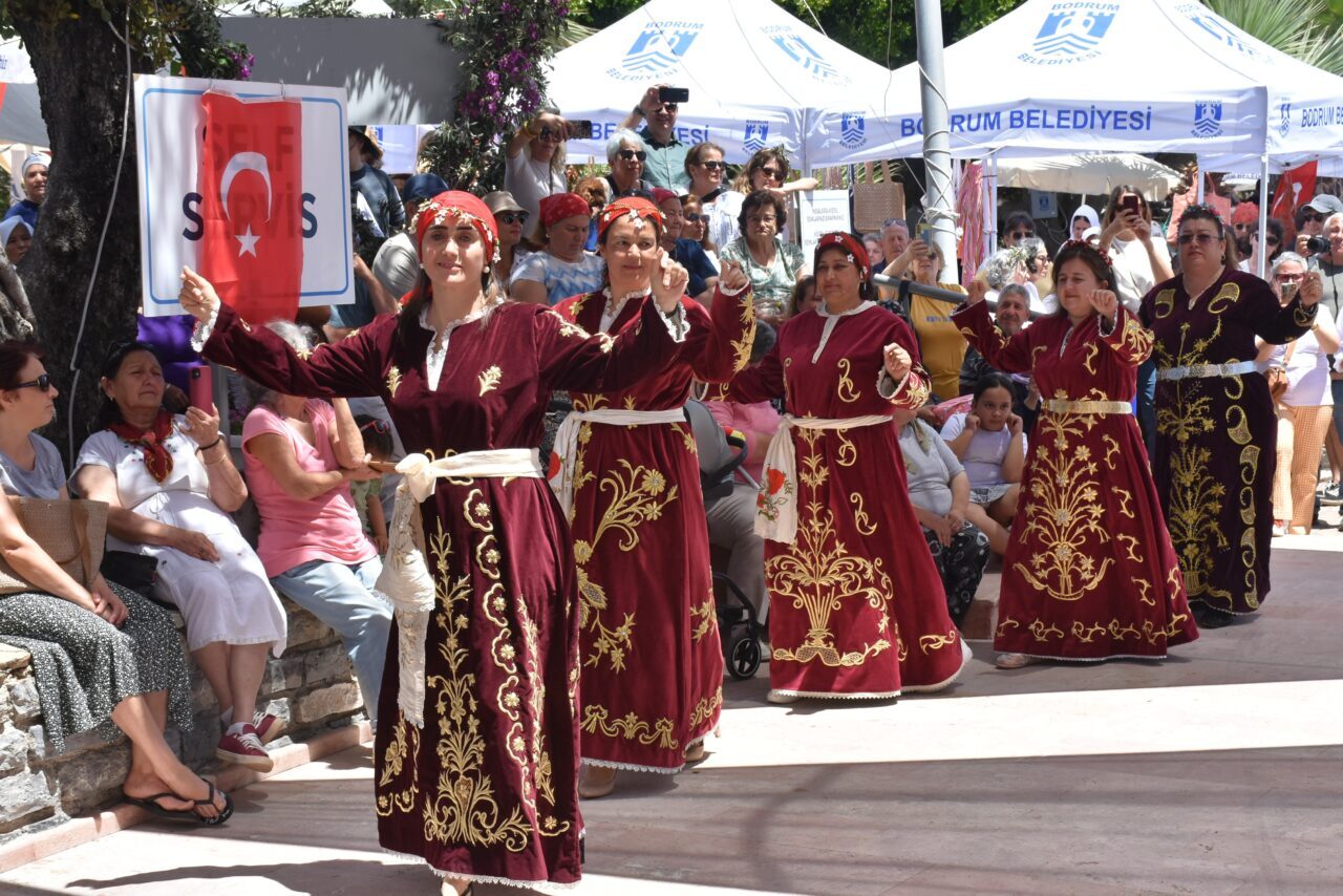 MUĞLA (AA) – Muğla'nın Bodrum ilçesinde 4. Zeytin Çiçeği Festivali