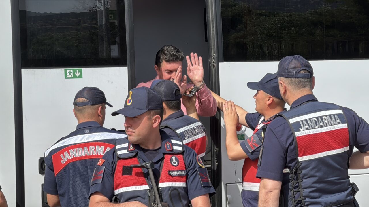 MUĞLA (AA) – Muğla'nın Bodrum ilçesinde "rüşvet" suçundan tutuklu yargılanan