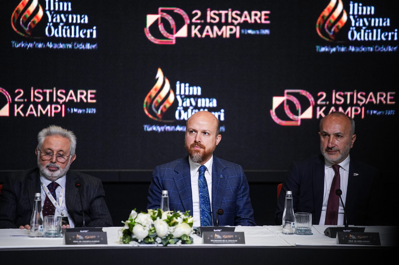 - İlim Yayma Vakfı Mütevelli Heyeti Başkanı Bilal Erdoğan:
- "Eğer