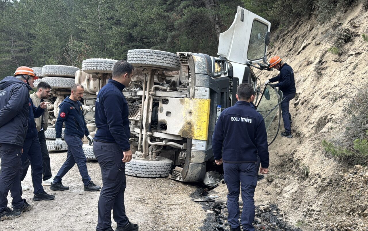 BOLU (AA) – Bolu'da devrilen hafriyat kamyonunun sürücüsü hayatını kaybetti.